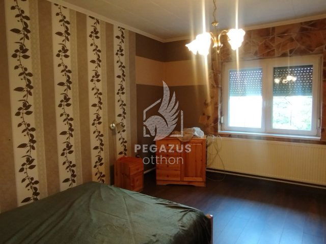 Kiadó családi ház, albérlet, Ózdon, Bólyai Farkas utcában