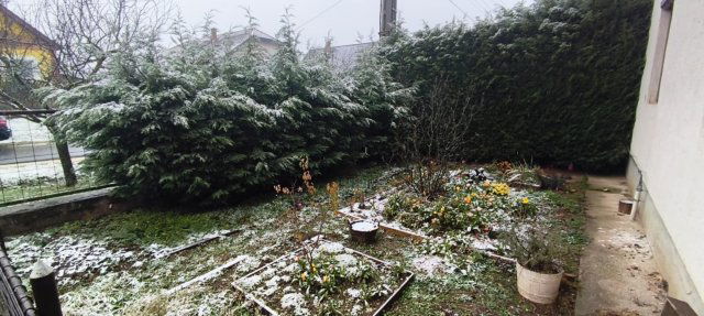 Eladó családi ház, Halimbán 59.9 M Ft, 6 szobás