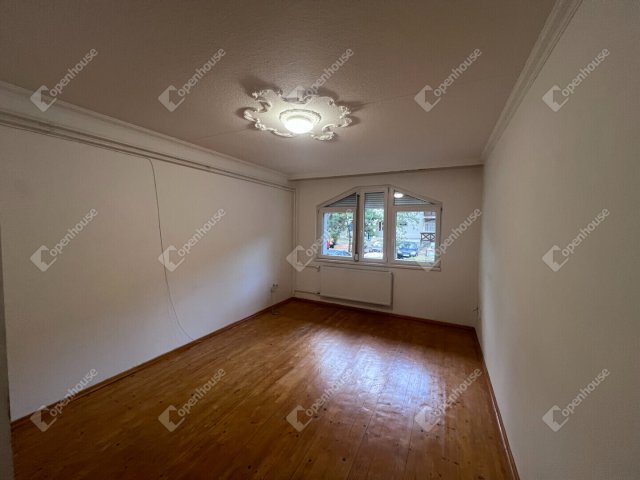Eladó téglalakás, Sopronban 49.99 M Ft, 2 szobás