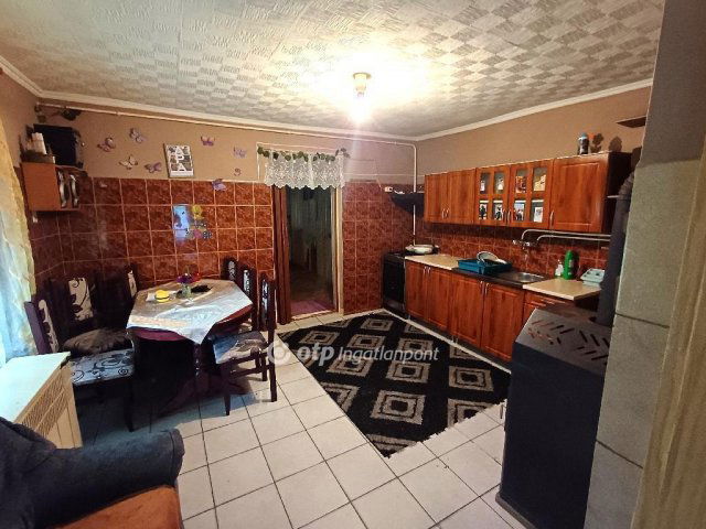 Eladó családi ház, Baktalórántházán 8.9 M Ft, 2 szobás