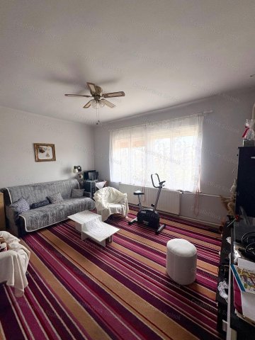 Eladó családi ház, Újszászon 60 M Ft, 4 szobás