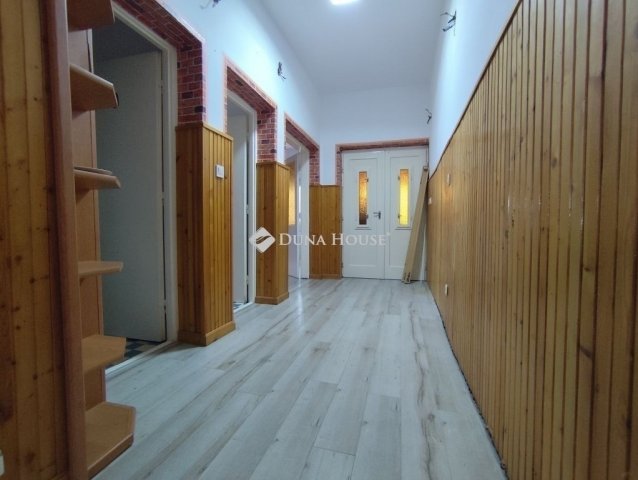 Eladó családi ház, Dunaharasztin 104.9 M Ft, 7 szobás