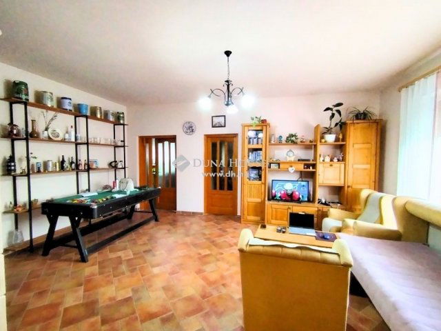 Eladó családi ház, Debrecenben 95 M Ft, 6 szobás