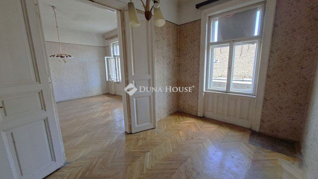 Eladó téglalakás, Budapesten, VII. kerületben, Rákóczi úton