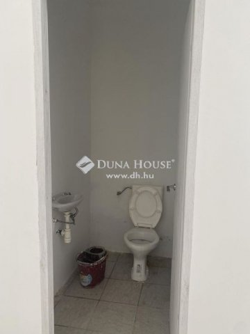 Eladó üzlethelyiség, Esztergomban 60 M Ft / költözzbe.hu