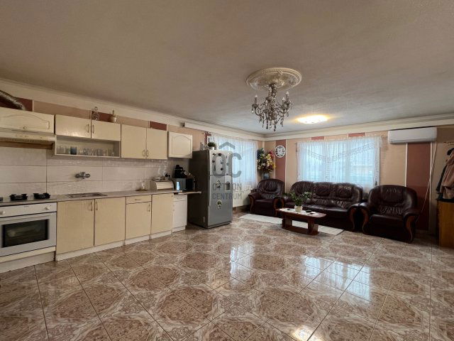 Eladó nyaraló, Fóton 75 M Ft, 4 szobás / költözzbe.hu