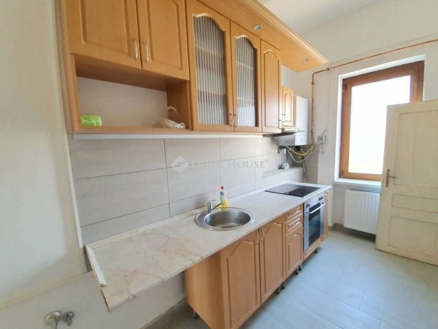 Eladó téglalakás, Szombathelyen 39 M Ft, 3 szobás