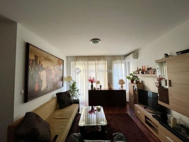 Eladó téglalakás, Budapesten, VIII. kerületben 114.9 M Ft