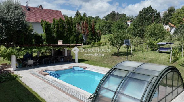 Eladó családi ház, Leányfaluban 571.5 M Ft, 6+1 szobás