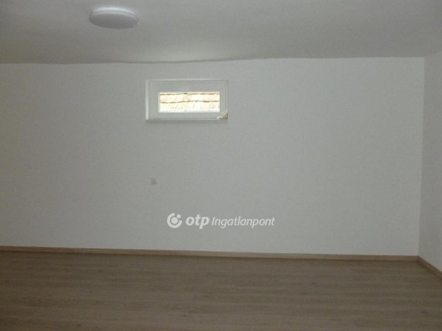 Eladó családi ház, Zalaszentgróton 35.9 M Ft, 2 szobás