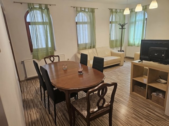 Kiadó téglalakás, albérlet, Pécsett 270 E Ft / hó, 3 szobás