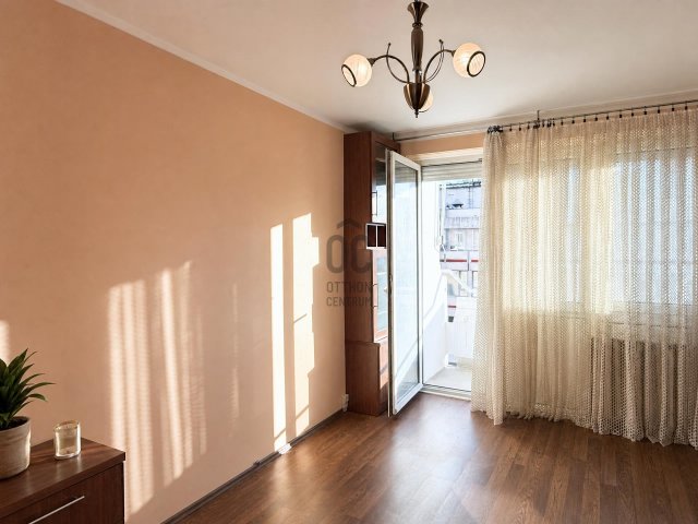 Eladó panellakás, Győrött 53.99 M Ft, 3 szobás