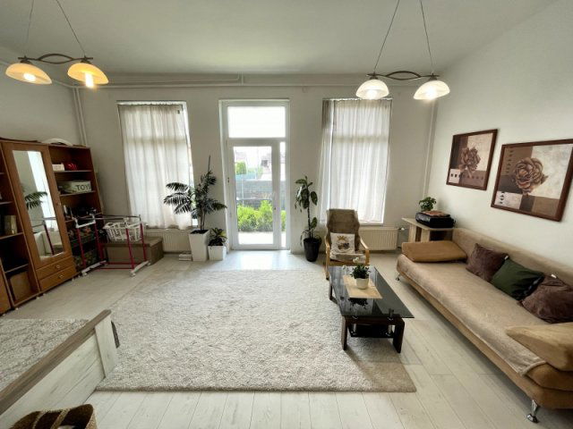 Eladó téglalakás, Pécsett 89.9 M Ft, 4 szobás