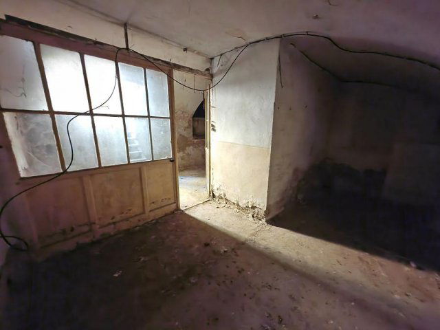 Eladó üzlethelyiség, VIII. kerületben, Leonardo da Vinci utcában