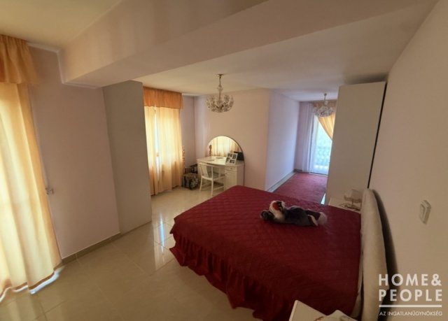 Eladó családi ház, Szegeden 174.99 M Ft, 4 szobás