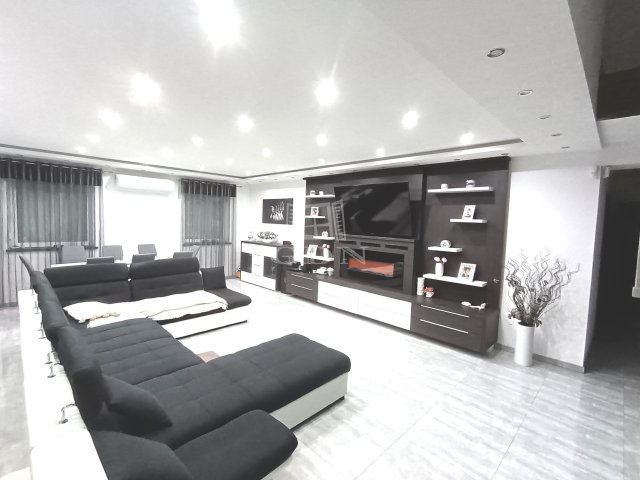 Eladó családi ház, Érden 235 M Ft, 4+1 szobás