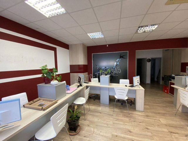 Kiadó üzlethelyiség, Békéscsabán, Andrássy úton, 2 szobás