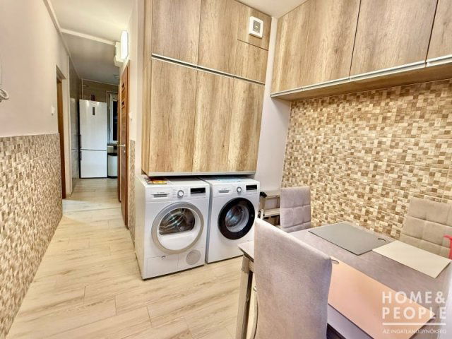 Eladó téglalakás, Szegeden 64.999 M Ft, 3 szobás