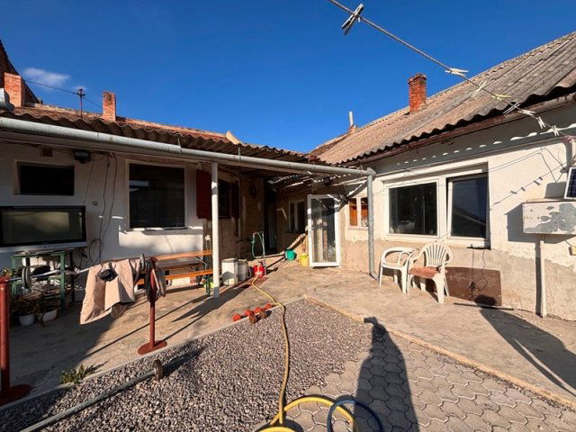 Eladó családi ház, Pécsett, Orsolya utcában 49.9 M Ft