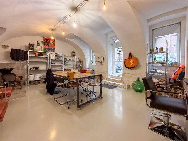 Eladó üzlethelyiség, Budapesten, VII. kerületben 84.9 M Ft