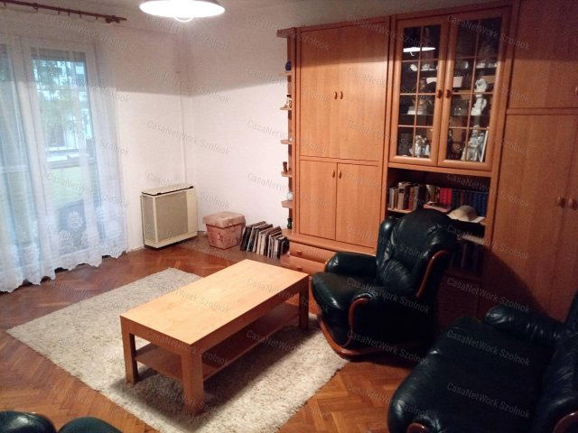 Eladó téglalakás, Szolnokon 33 M Ft, 3 szobás