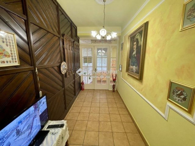 Eladó családi ház, Alsónémediben 450 M Ft, 10 szobás