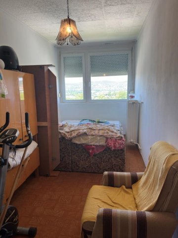 Kiadó panellakás, albérlet, Pécsett 140 E Ft / hó, 3 szobás