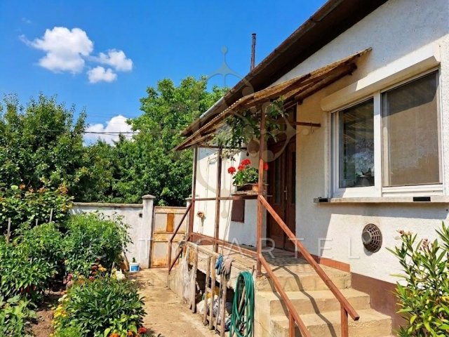 Eladó családi ház, Dunaföldváron 39.9 M Ft, 3 szobás