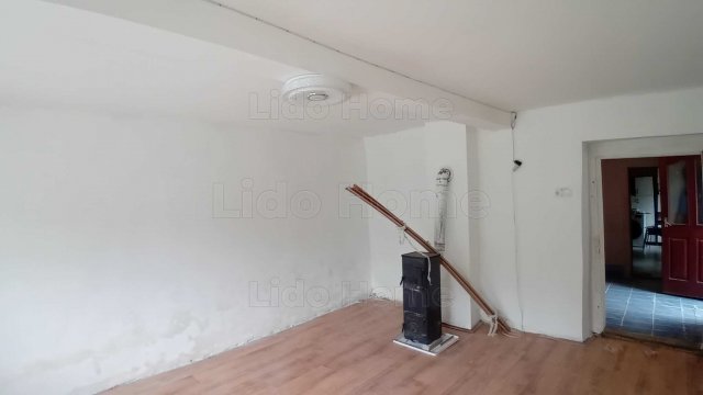 Eladó családi ház, Mosdóson 6.5 M Ft, 2 szobás