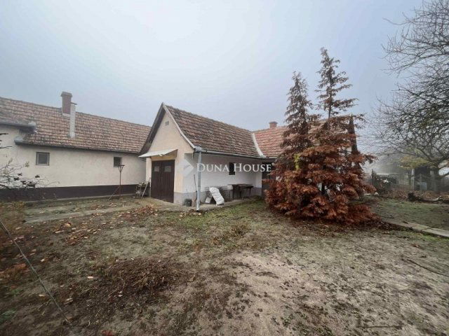 Eladó családi ház, Akasztón 27.99 M Ft, 4 szobás