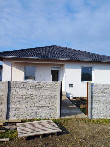 Eladó családi ház, Kiskunlacházán 60 M Ft, 3 szobás