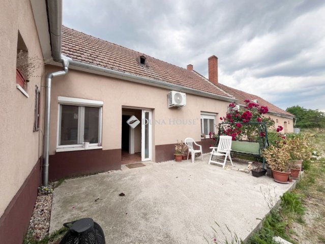 Eladó családi ház, Csöngén 19.9 M Ft, 3 szobás