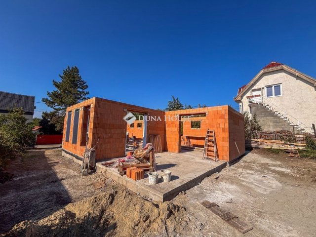 Eladó családi ház, Szentendrén 164.9 M Ft, 5 szobás