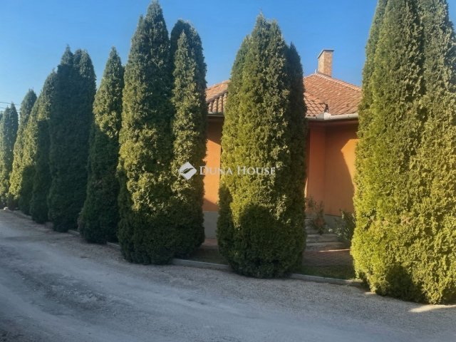 Eladó családi ház, Császártöltésen 61.9 M Ft, 4 szobás