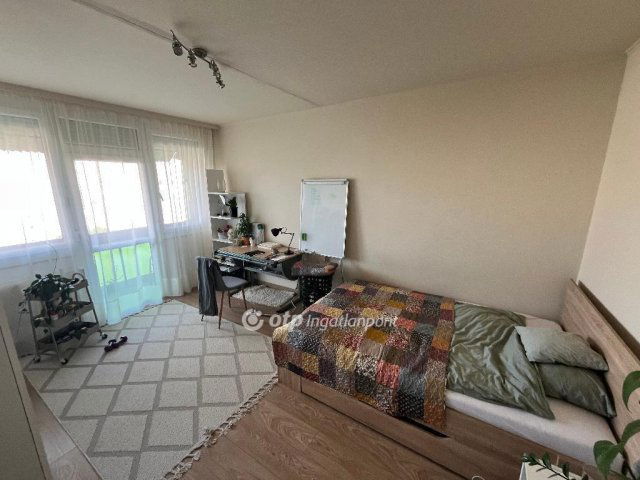 Eladó panellakás, Debrecenben 85 M Ft, 3 szobás