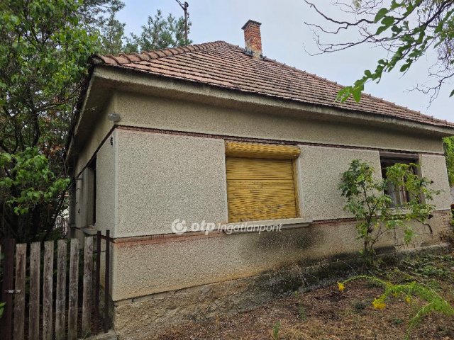 Eladó családi ház, Szadán 60 M Ft, 3 szobás