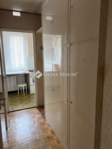 Eladó panellakás, Budapesten, III. kerületben 72.2 M Ft, 3 szobás