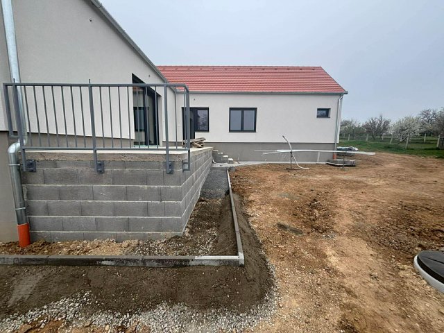 Eladó családi ház, Nagykozáron 109.9 M Ft, 4 szobás