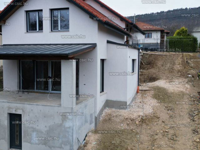 Eladó családi ház, Ürömön 239.9 M Ft, 4 szobás