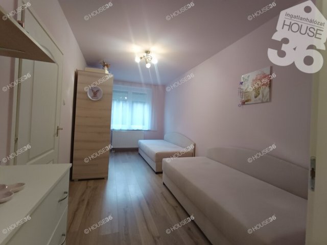 Eladó panellakás, Kecskeméten 58.5 M Ft, 2 szobás