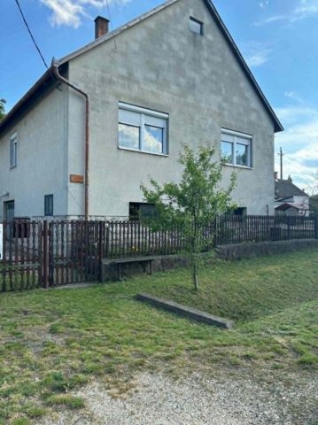 Eladó családi ház, Kisbéren 49.9 M Ft, 2+1 szobás