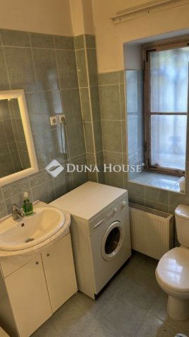 Eladó családi ház, Pécsett 499 M Ft, 6+1 szobás