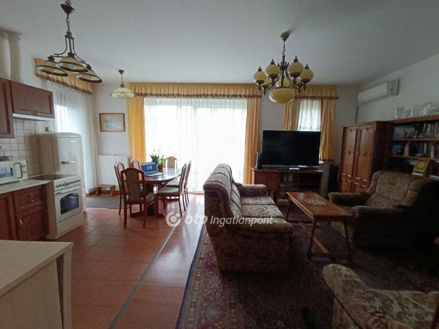 Eladó téglalakás, Szigetszentmiklóson 69.9 M Ft, 1+2 szobás
