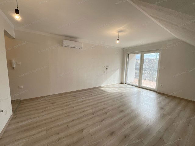 Eladó téglalakás, Siófokon 46.9 M Ft, 1 szobás