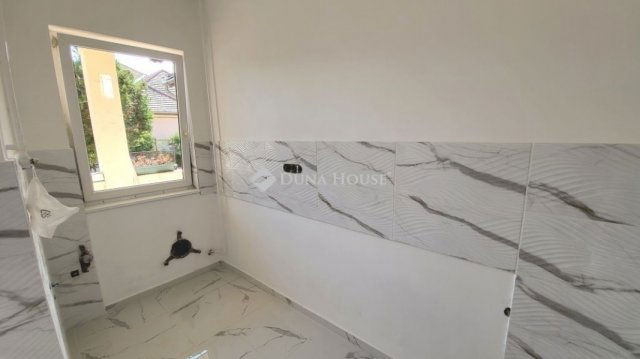 Eladó téglalakás, Budapesten, XX. kerületben 39.9 M Ft, 1 szobás
