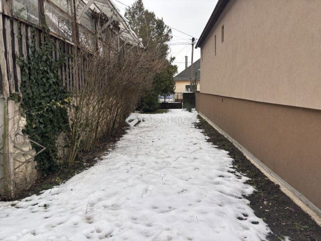 Eladó családi ház, Csákváron 64.9 M Ft, 5 szobás