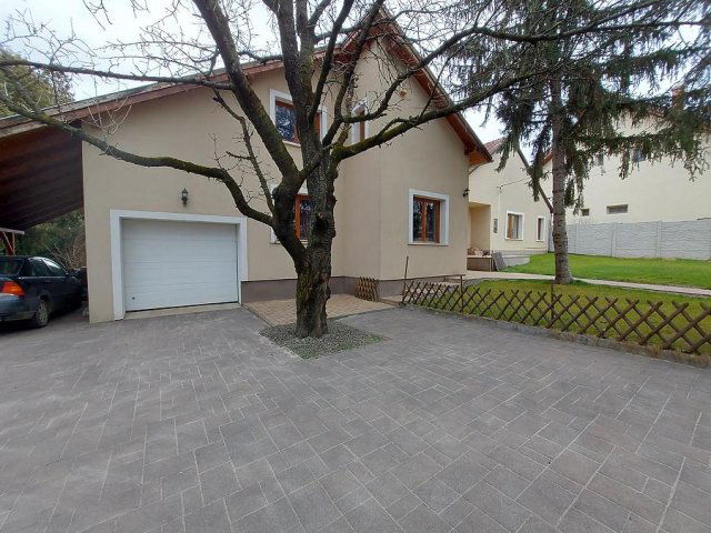 Eladó családi ház, Gödön 129.9 M Ft, 6 szobás