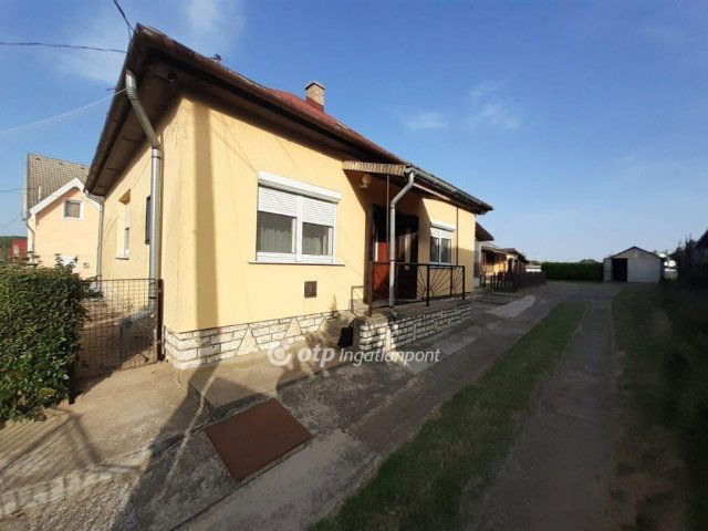 Eladó családi ház, Ságváron 49 M Ft, 2 szobás