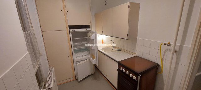 Kiadó panellakás, albérlet, Pécsett 130 E Ft / hó, 2 szobás