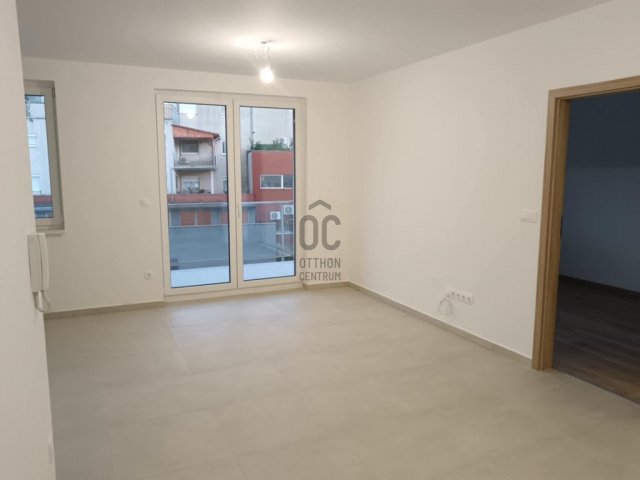 Eladó téglalakás, Siófokon 71.5 M Ft, 2 szobás